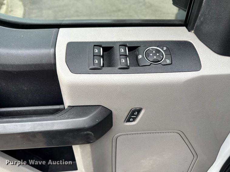 image for item DM5589 2019 Ford F450 Super Duty Crew Cab utility / service truck