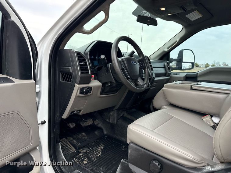 image for item DM5589 2019 Ford F450 Super Duty Crew Cab utility / service truck