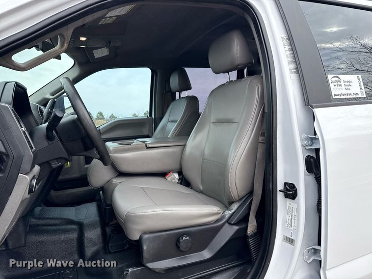 image for item DM5589 2019 Ford F450 Super Duty Crew Cab utility / service truck