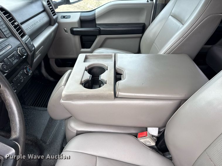 image for item DM5589 2019 Ford F450 Super Duty Crew Cab utility / service truck