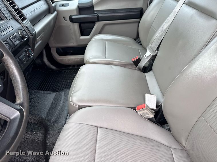 image for item DM5589 2019 Ford F450 Super Duty Crew Cab utility / service truck