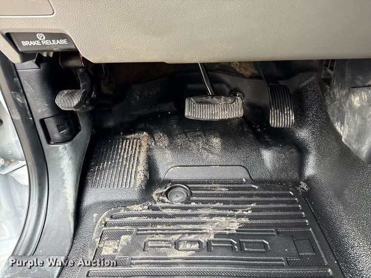 image for item DM5589 2019 Ford F450 Super Duty Crew Cab utility / service truck