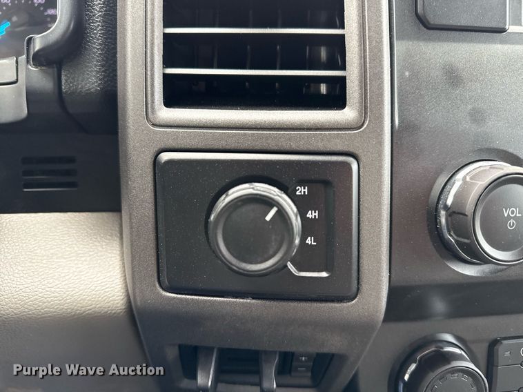 image for item DM5589 2019 Ford F450 Super Duty Crew Cab utility / service truck