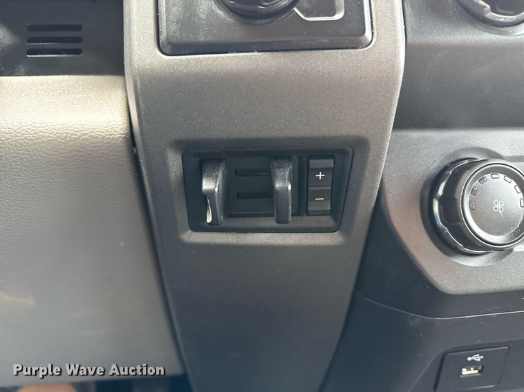 image for item DM5589 2019 Ford F450 Super Duty Crew Cab utility / service truck