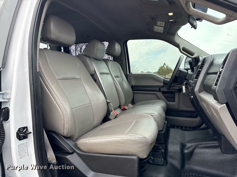 image for item DM5589 2019 Ford F450 Super Duty Crew Cab utility / service truck