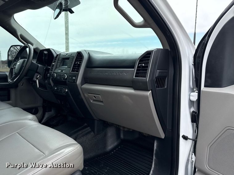 image for item DM5589 2019 Ford F450 Super Duty Crew Cab utility / service truck