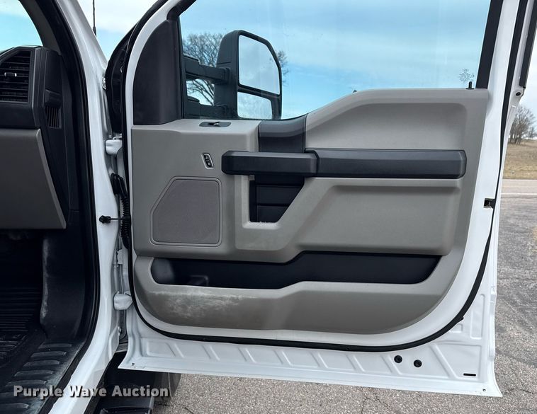 image for item DM5589 2019 Ford F450 Super Duty Crew Cab utility / service truck