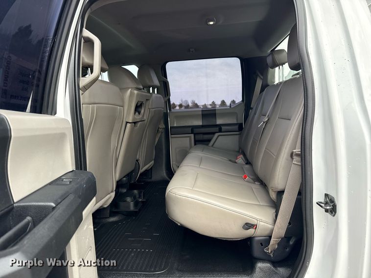 image for item DM5589 2019 Ford F450 Super Duty Crew Cab utility / service truck