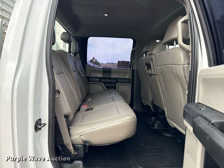 image for item DM5589 2019 Ford F450 Super Duty Crew Cab utility / service truck