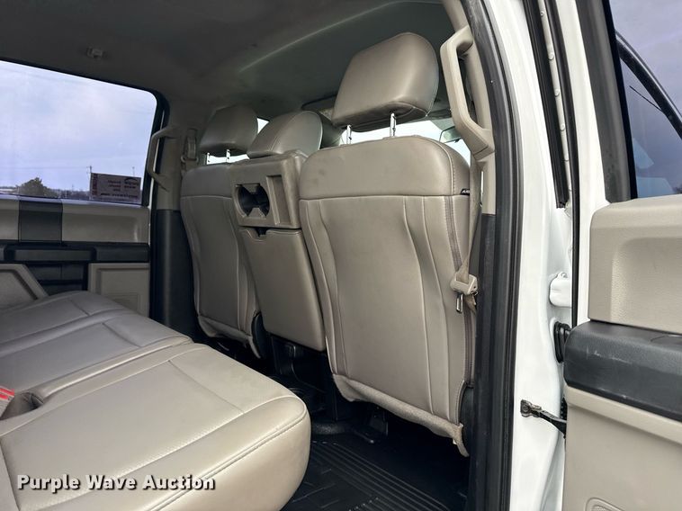 image for item DM5589 2019 Ford F450 Super Duty Crew Cab utility / service truck