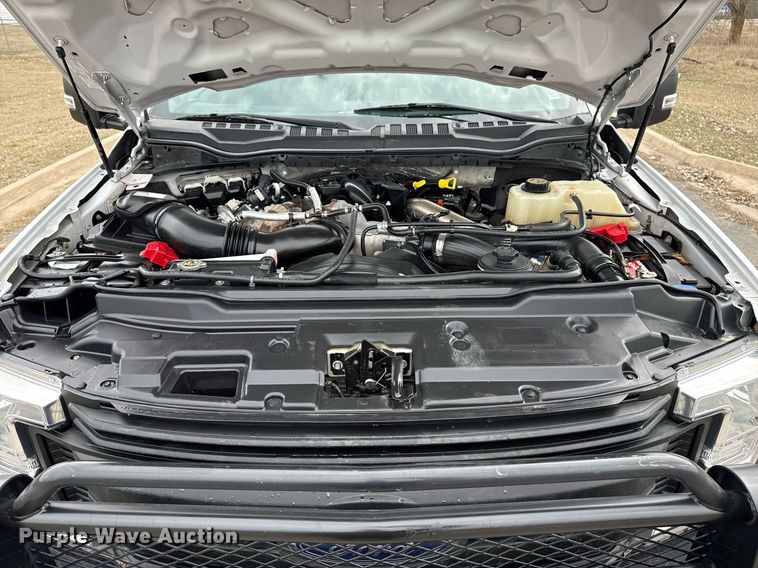 image for item DM5589 2019 Ford F450 Super Duty Crew Cab utility / service truck