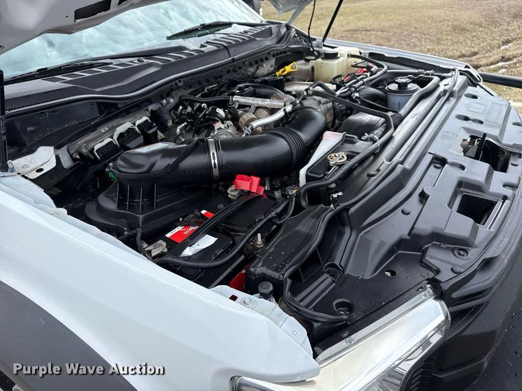 image for item DM5589 2019 Ford F450 Super Duty Crew Cab utility / service truck