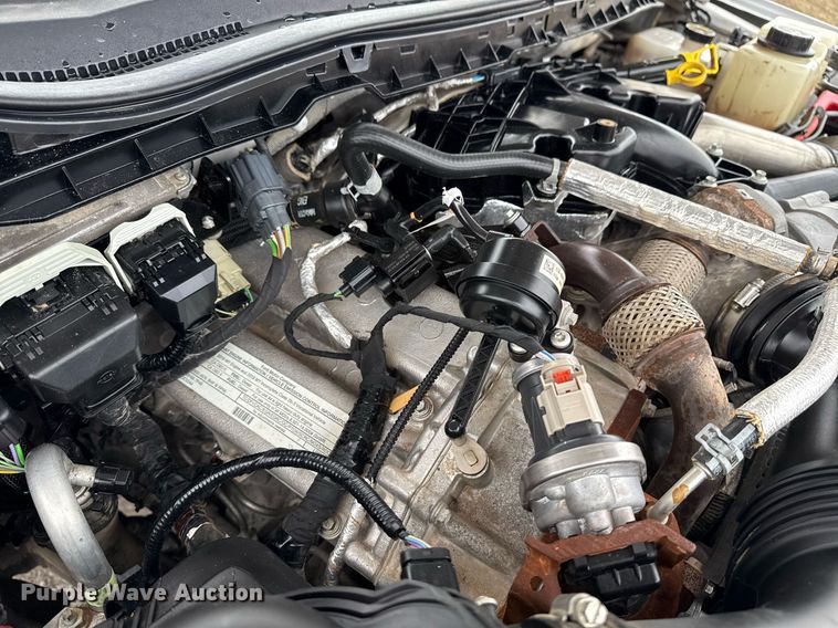 image for item DM5589 2019 Ford F450 Super Duty Crew Cab utility / service truck