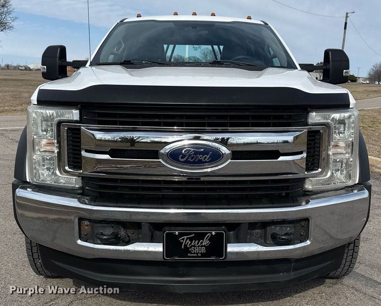 image for item DM5591 2017 Ford F450 Super Duty Crew Cab flatbed truck