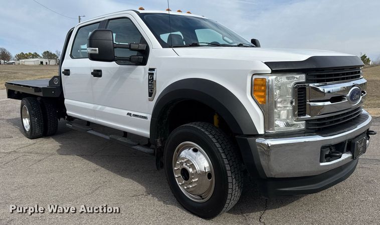 image for item DM5591 2017 Ford F450 Super Duty Crew Cab flatbed truck