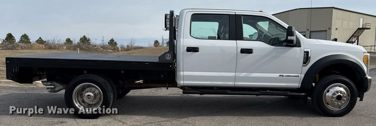 image for item DM5591 2017 Ford F450 Super Duty Crew Cab flatbed truck