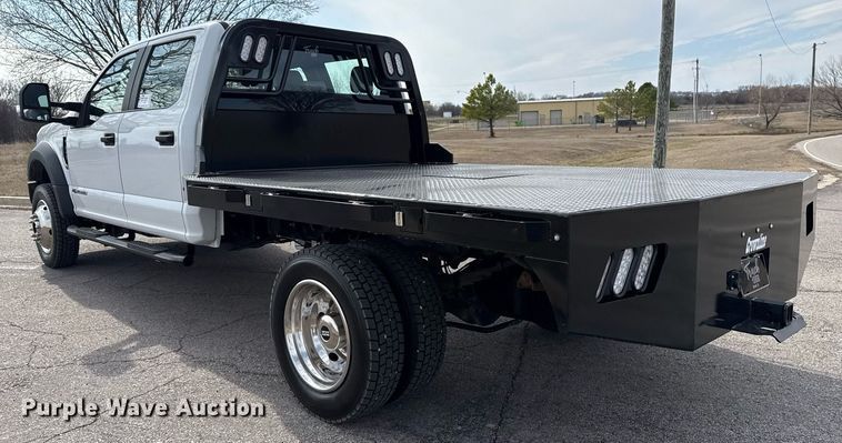 image for item DM5591 2017 Ford F450 Super Duty Crew Cab flatbed truck