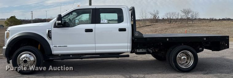 image for item DM5591 2017 Ford F450 Super Duty Crew Cab flatbed truck