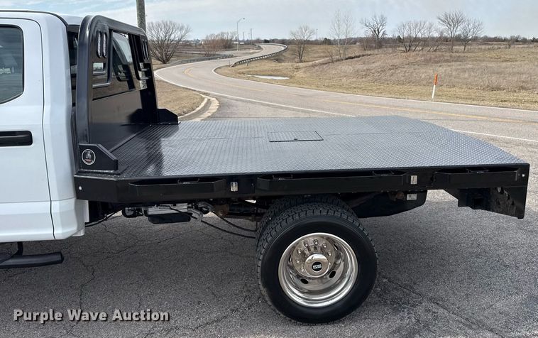 image for item DM5591 2017 Ford F450 Super Duty Crew Cab flatbed truck