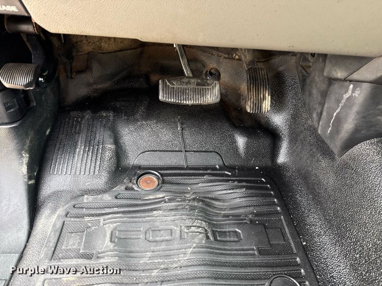 image for item DM5591 2017 Ford F450 Super Duty Crew Cab flatbed truck