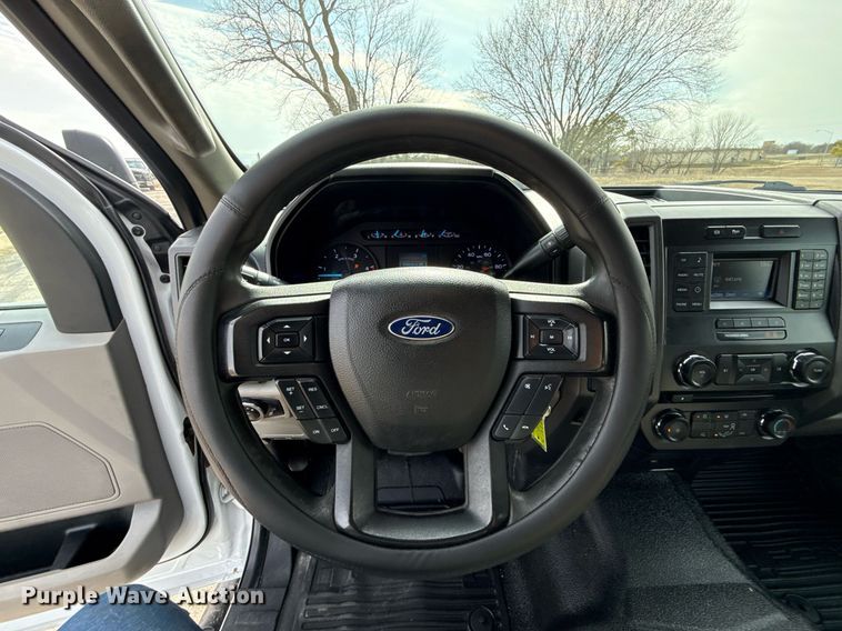 image for item DM5591 2017 Ford F450 Super Duty Crew Cab flatbed truck