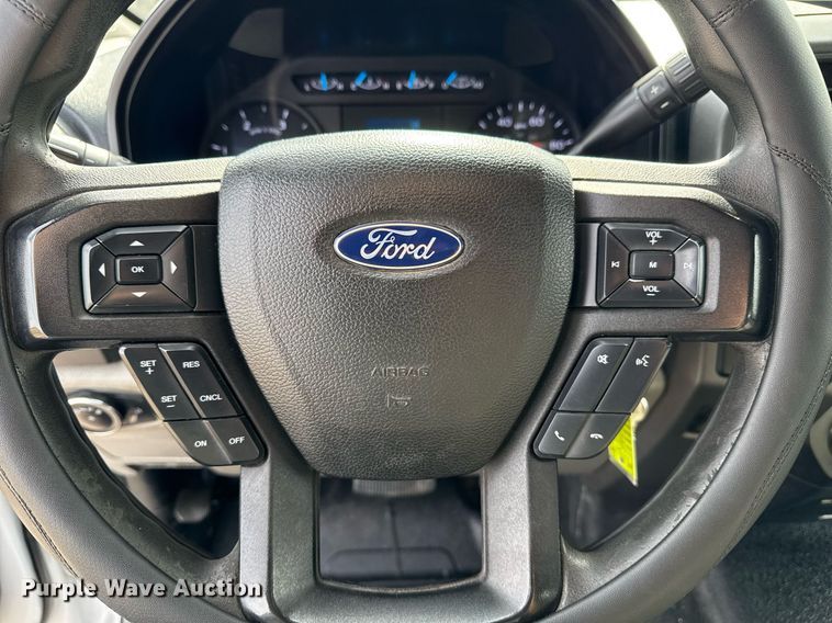 image for item DM5591 2017 Ford F450 Super Duty Crew Cab flatbed truck