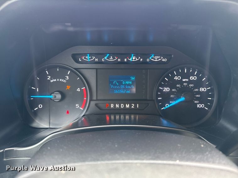 image for item DM5591 2017 Ford F450 Super Duty Crew Cab flatbed truck