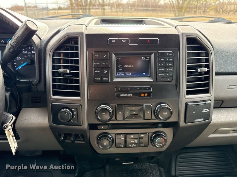 image for item DM5591 2017 Ford F450 Super Duty Crew Cab flatbed truck