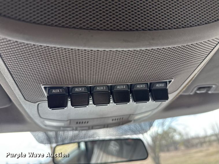 image for item DM5591 2017 Ford F450 Super Duty Crew Cab flatbed truck