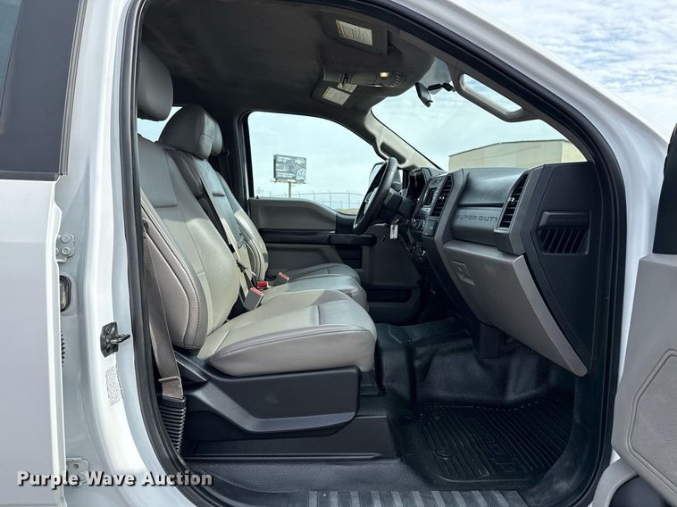 image for item DM5591 2017 Ford F450 Super Duty Crew Cab flatbed truck