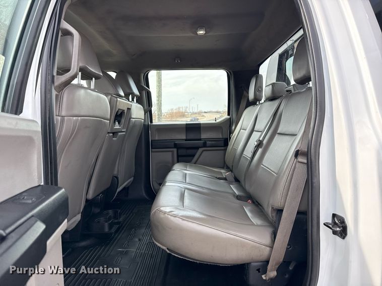 image for item DM5591 2017 Ford F450 Super Duty Crew Cab flatbed truck