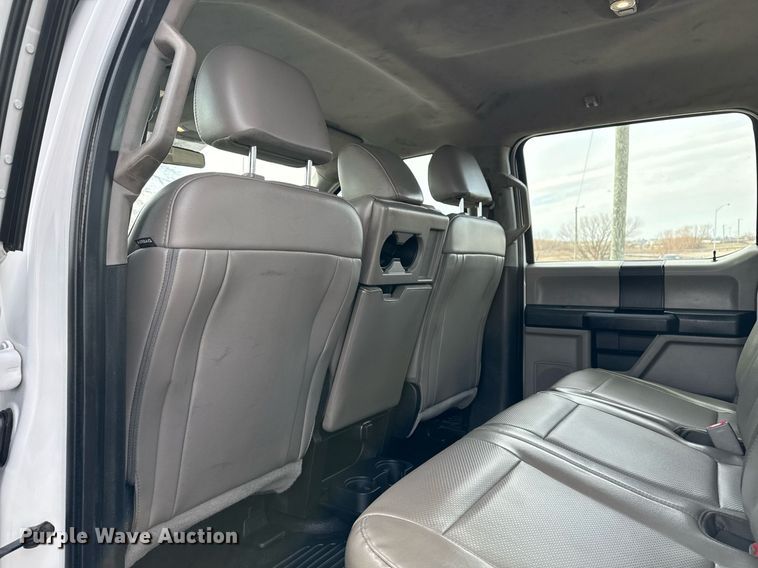 image for item DM5591 2017 Ford F450 Super Duty Crew Cab flatbed truck