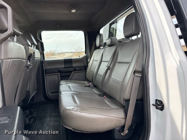 image for item DM5591 2017 Ford F450 Super Duty Crew Cab flatbed truck