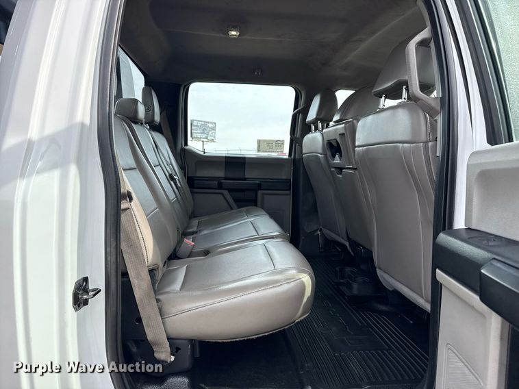 image for item DM5591 2017 Ford F450 Super Duty Crew Cab flatbed truck