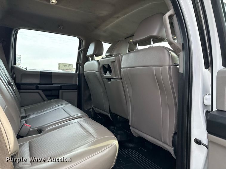 image for item DM5591 2017 Ford F450 Super Duty Crew Cab flatbed truck