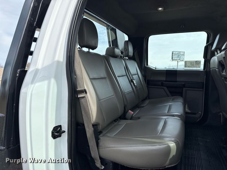 image for item DM5591 2017 Ford F450 Super Duty Crew Cab flatbed truck