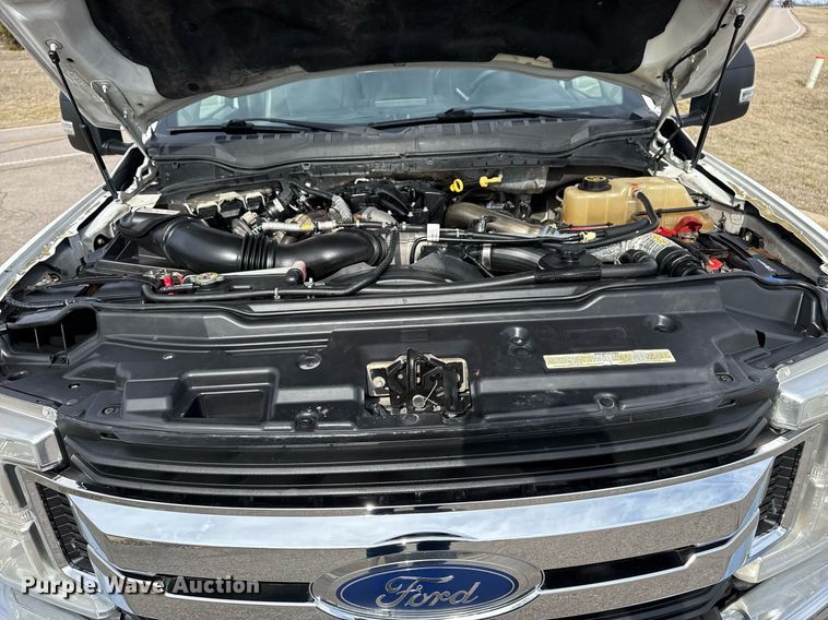 image for item DM5591 2017 Ford F450 Super Duty Crew Cab flatbed truck