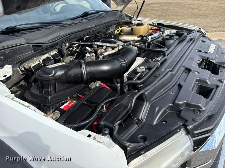 image for item DM5591 2017 Ford F450 Super Duty Crew Cab flatbed truck