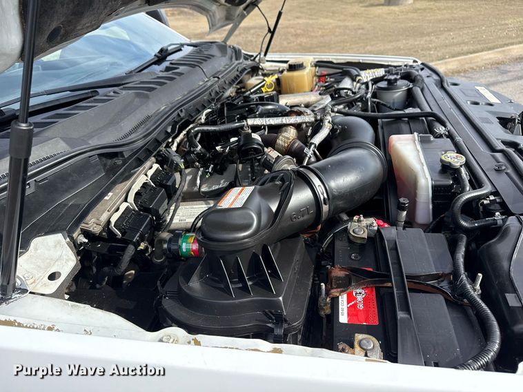 image for item DM5591 2017 Ford F450 Super Duty Crew Cab flatbed truck