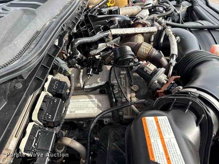 image for item DM5591 2017 Ford F450 Super Duty Crew Cab flatbed truck