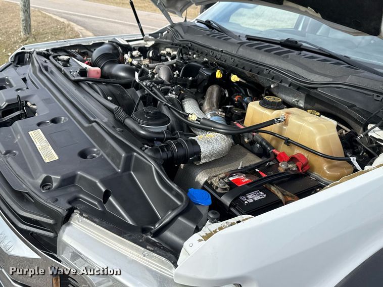 image for item DM5591 2017 Ford F450 Super Duty Crew Cab flatbed truck