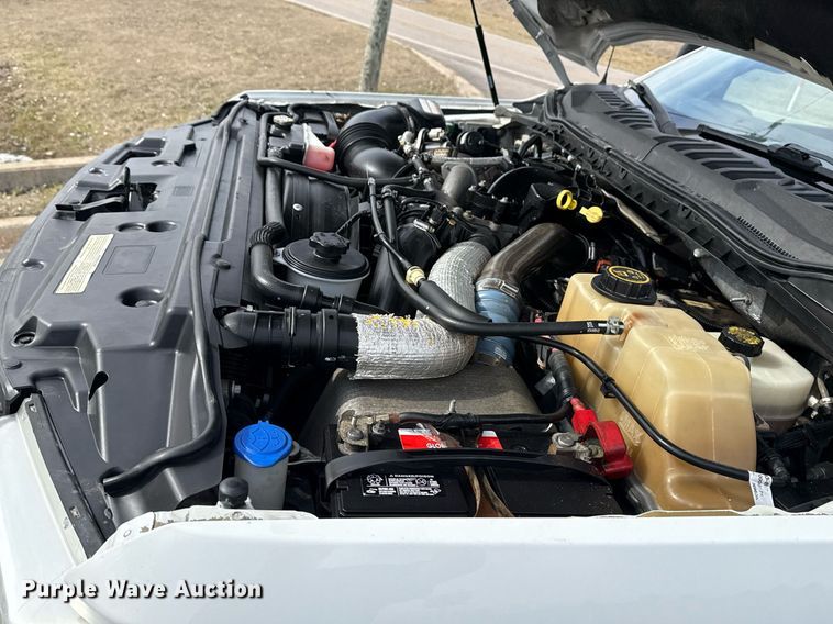 image for item DM5591 2017 Ford F450 Super Duty Crew Cab flatbed truck