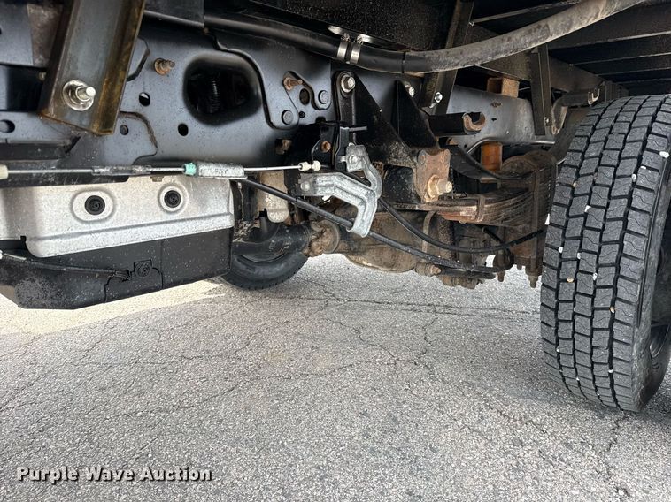 image for item DM5591 2017 Ford F450 Super Duty Crew Cab flatbed truck