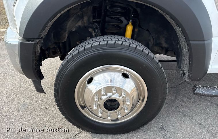 image for item DM5591 2017 Ford F450 Super Duty Crew Cab flatbed truck