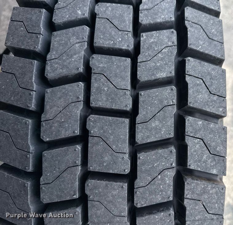 image for item DM5591 2017 Ford F450 Super Duty Crew Cab flatbed truck