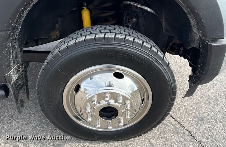 image for item DM5591 2017 Ford F450 Super Duty Crew Cab flatbed truck