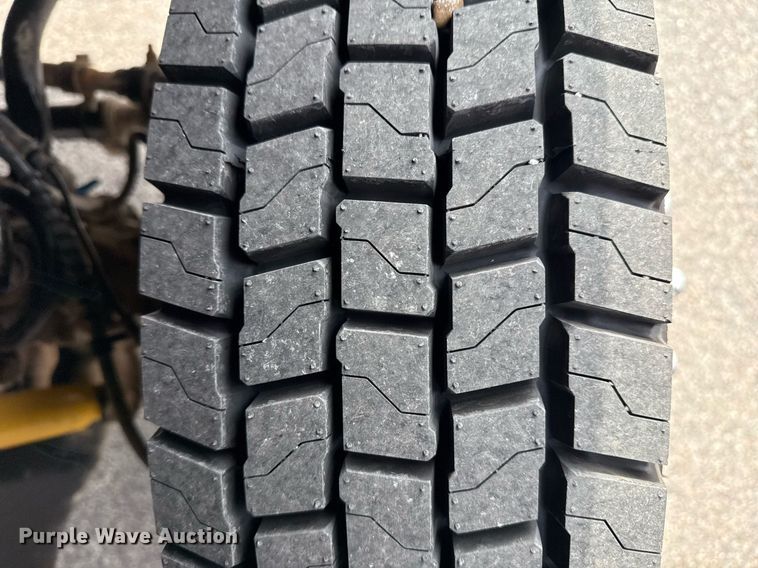 image for item DM5591 2017 Ford F450 Super Duty Crew Cab flatbed truck