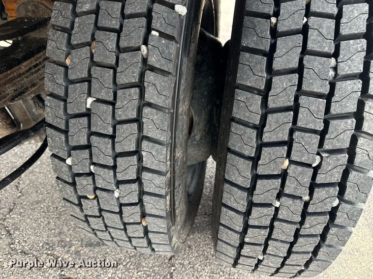 image for item DM5591 2017 Ford F450 Super Duty Crew Cab flatbed truck