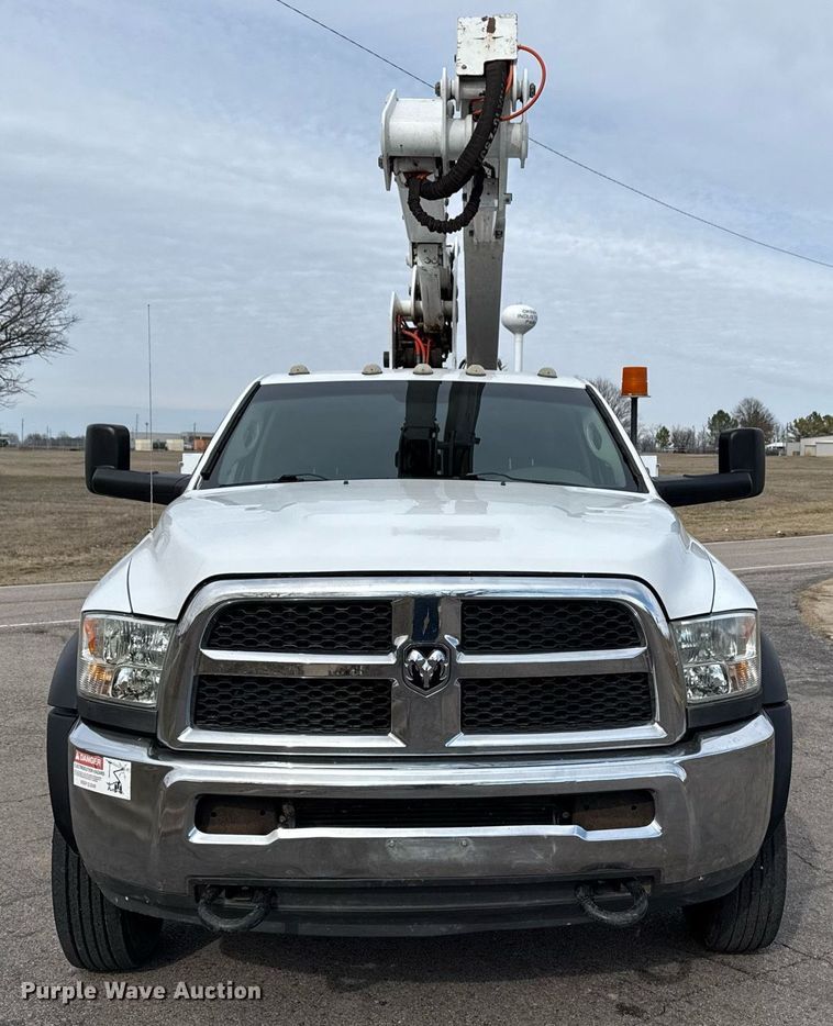 image for item DM5592 2014 Dodge Ram 5500 bucket truck