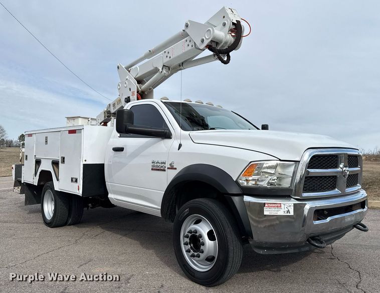 image for item DM5592 2014 Dodge Ram 5500 bucket truck